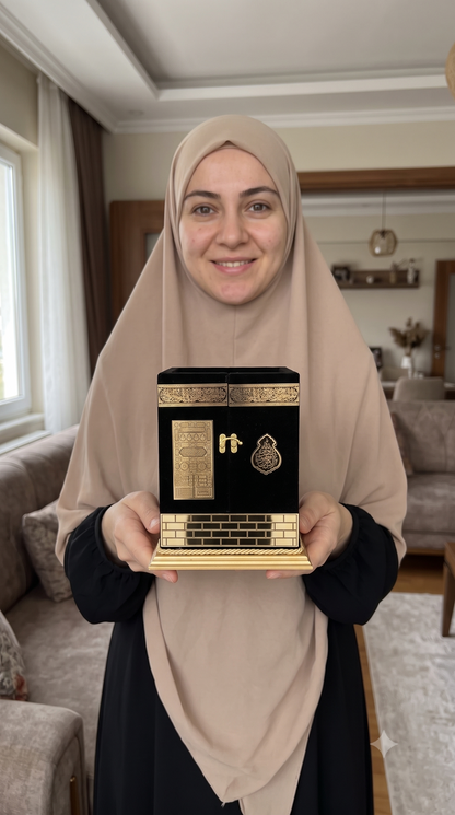 Açılır Kapaklı Kabe Kutulu Kur'an-ı Kerim – Altın İşlemeli Kadife Hediye Seti